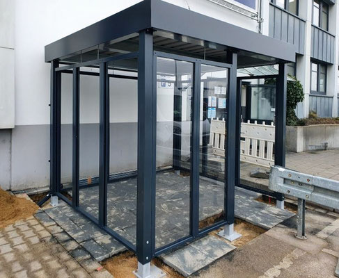 Beispiel-Nr. LS22   Raucherlounge LIPPERSTAHL LS-300, hier Wandelemente PLEXIGLAS klar rundum auf Sonderwunsch