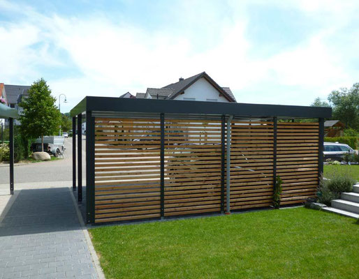 Beispiel-Nr. FF8   Rückwand Offene Rhombuslattung bei diesem Doppelcarport. Fallrohr hier auf Wunsch mittig.