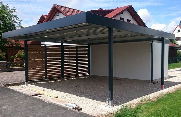 Beispiel-Nr. STDP3   Stahl-Doppelcarport mit hintergebauter Kammer mit Dekorputzwänden komplett geschlossen.