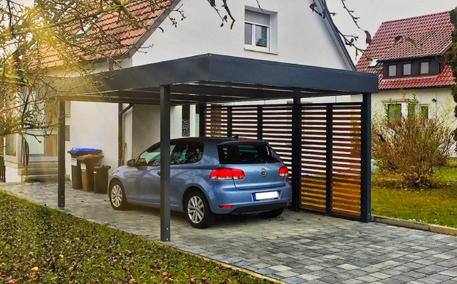 Beispiel-Nr. STC-21  Stahl Designcarport mit Seitenwand offene Lattung