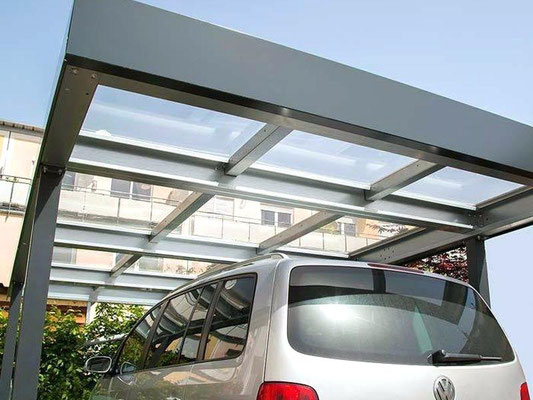 Beispiel-Nr. ST-40    Stahl-Design-Carport mit vollständiger, aufwendiger Plexiglas-Eindeckung als Sonderausstattung möglich