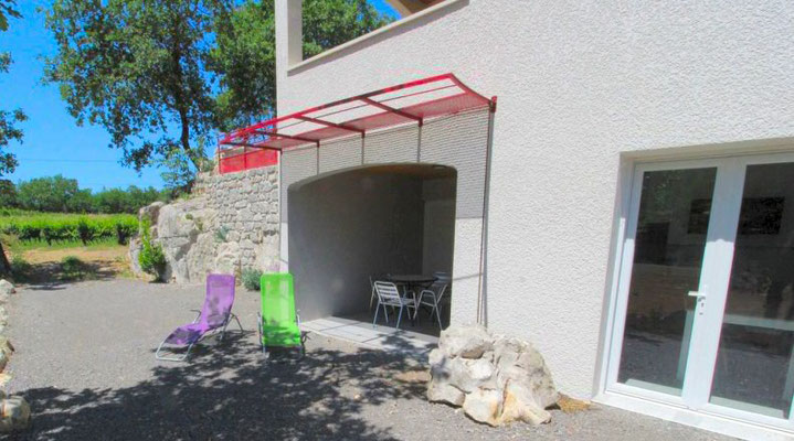 Gîte en sud Ardèche avec terrasse ensoleillée 