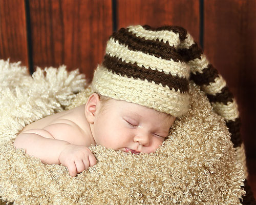  Newborn Photographer . Baby. Maternity photo session at home and studio. Photographer Gosia & Steve Tudruj Services PA, NJ, NY. www.momentsinlifephoto.com