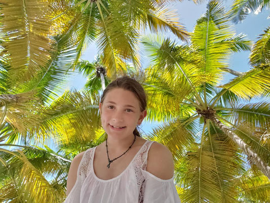 Girl.  Vacation time. Palm tree. Beach photo session. Photographer Florida. Malgorzata Tudruj 215-837-6651 www.momentsinlifephoto.com Specializin portrait, event, wedding. 