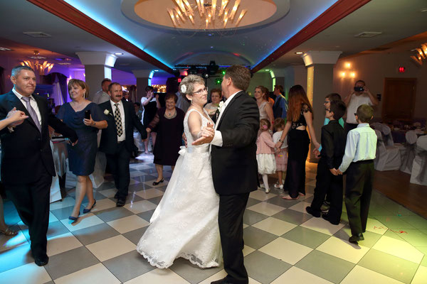 Professional wedding photographers  Gosia & Steve Tudruj 215-837-6651 Photographer PA, NJ, NY, MD, DE Specializing in wedding photography, event. www.momentsinlifephoto.com    
