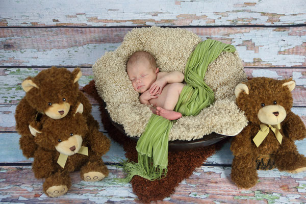 Newborn Photographer . Baby. Maternity photo session at home and studio. Photographer Gosia & Steve Tudruj  215-837-6651 Services PA, NJ, NY. www.momentsinlifephoto.com