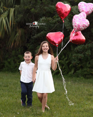 Kids photo session outdoor. Kids photo shot in the park.  Photographer Port St. Lucie Florida.  Malgorzata & Steve Tudruj  215-837-6651   Photography servise Fl, NJ, PA, NY www.momentsinlifephoto.com 