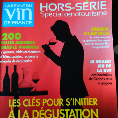 article-revue-du-vin-de-france-visite-vignoble-cave-degustation-oenologie-amboise-vouvray-tours-val-de-loire-Rendez-Vous-dans-les-Vignes-Myriam-Fouasse-Robert