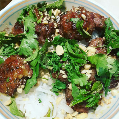 bun-cha-cuisine-vietnam-gastonomie-accord-mets-vins-cours-oenologie-Tours-Touraine-Amboise-Vallee-Loire