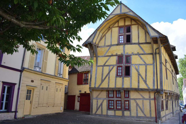 troyes-champagne-maison-du-dauphin-colombages-architecture