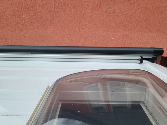 Detailansicht Markisenseite -die Schlitzbreite ist 6 mm