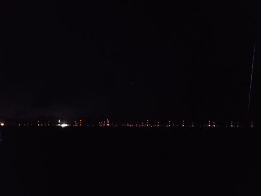 einer der vielen Windparks bei Nacht