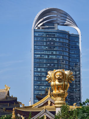 Jing'an temple -mitten in Shanghai