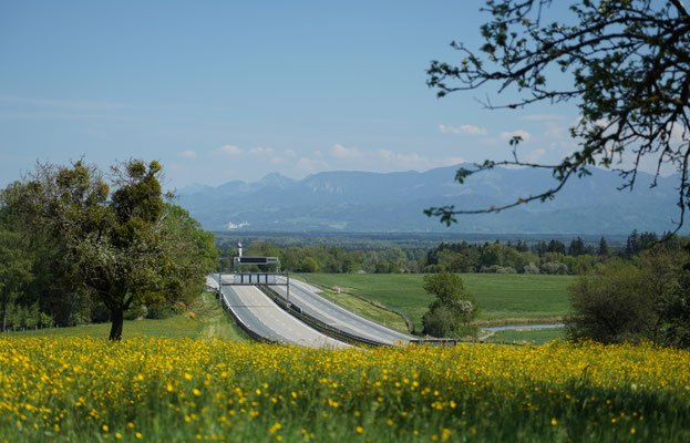 Blick von Pfaffing Richtung Rohrdorf und Kampenwand