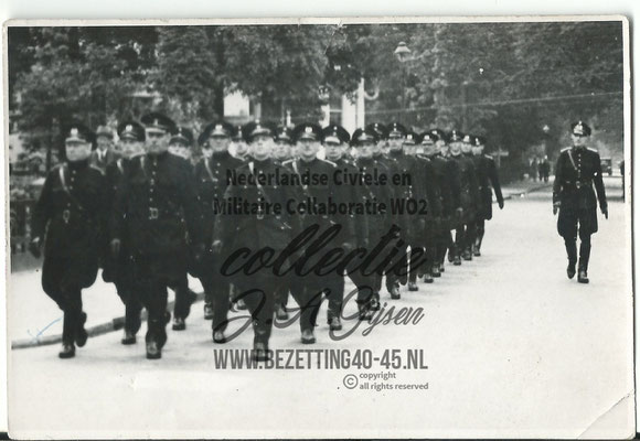 Wie kan ons misschien helpen en vertellen om welke politie eenheid, straat of plaats we hier op de foto zien? Weet U het laat het dan weten SVP!