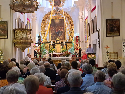 Pontifikalgottesdienst...