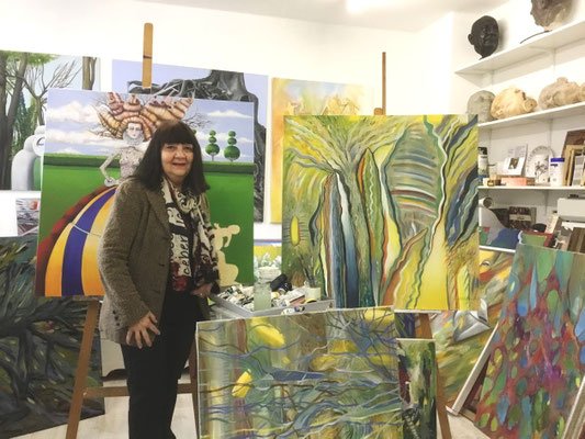 Erika Michaelidis-Kühn in ihrem Atelier (Foto: Ivo Franz, AHRR)