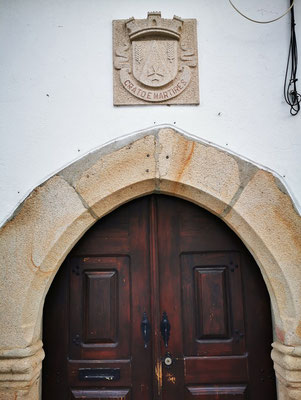 Crato - Haus der Gemeinde Crato e Mártires mit Zeichen des Malteserordens im Wappen