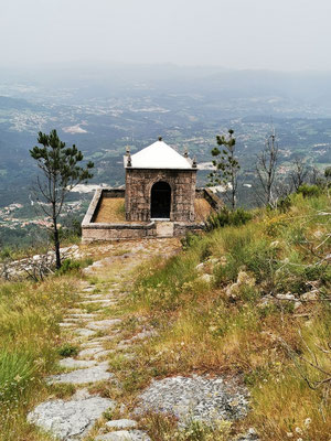 Eine der drei Kapellen am Weg vom Monte Farinha nach Mondim de Basto