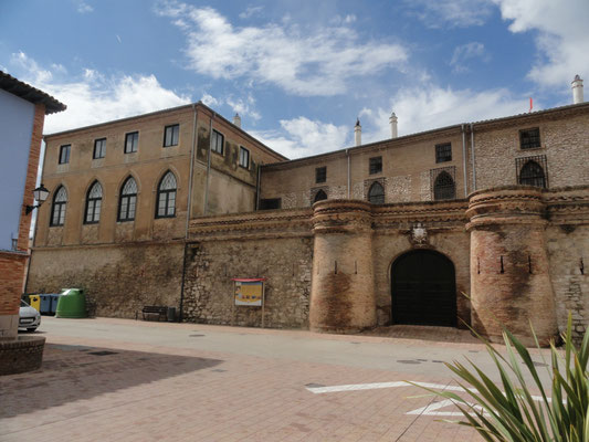 Cortes de Navarra - Burg