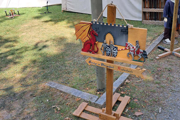 Wann immer ihr dieses Schild seht: Geht ihm nach, wenn ihr Kinderspiele erleben wollt! /Foto: Adrian