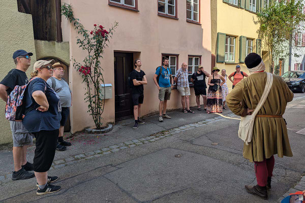 In den Gassen der alten Stadt erfahren wir mehr über ihre Geschichte. /Foto: Julia