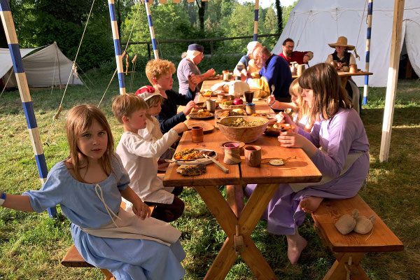 Wir essen gemeinsam und genießen die Gesellschaft. /Foto: Sonja