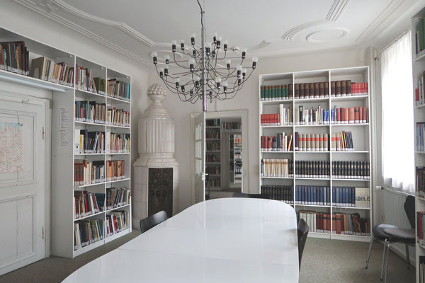 der Leseraum der Bibliothek im Deutschen Textilmuseum Krefeld