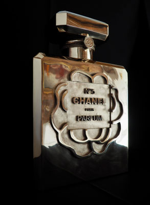 ÉLÉGANCE PARISIENNE
