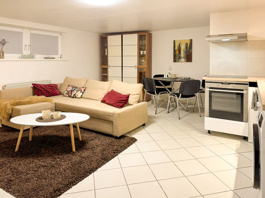 Fewo Butzbach Butzbachliebe Esszimmer Schreibtisch