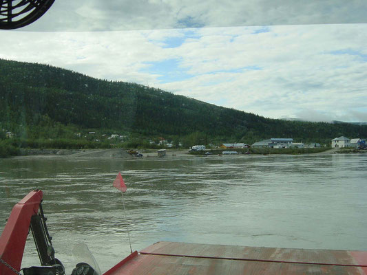  Fähre über den Yukon River nach Dawson City