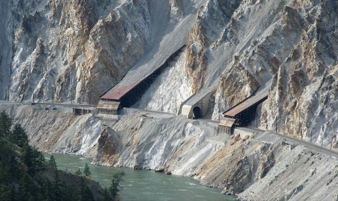 Traintunnels, Skihist Provincial Park (http://www.panoramio.com/photo/13856284)