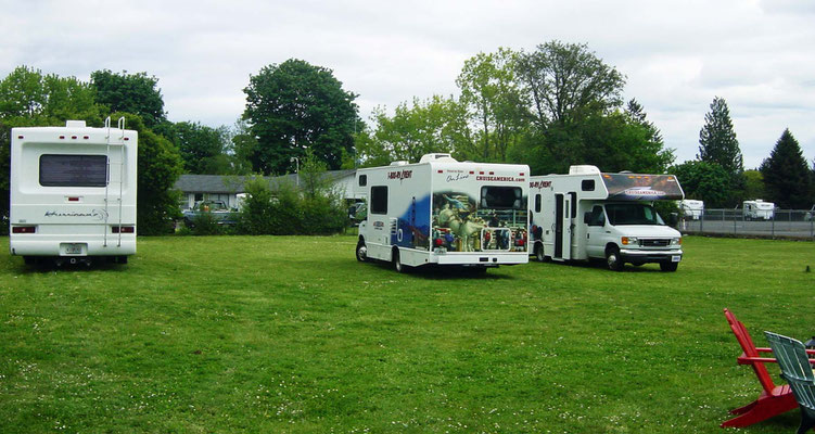  wir können auf der Wiese von Peter und Deneen übernachten