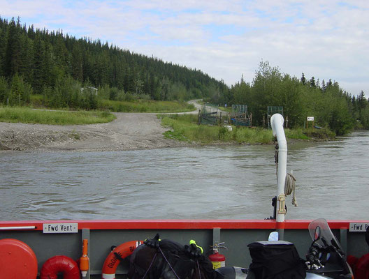  Fähre über den Yukon River nach Dawson City