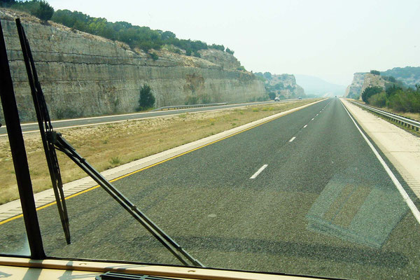 auf dem Weg auf der I-10 nach Fort Stockton, Texas