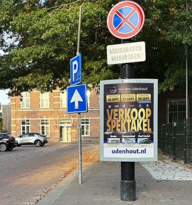 Buitenreclame voor Automotive Sales Event - Van den Udenhout Noord-Brabant - officieel merkdealer van Volkswagen, Audi, SEAT, Škoda en Volkswagen bedrijfswagens - september 2025 - 701 (!) verkochte auto's in 14 dagen