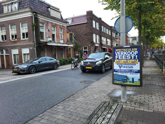 Buitenreclame voor Automotive Sales Event bij Virena Autogroep - Assen, officieel dealer van KIA, Jaecoo en OMODA - september 2025 - 49 verkochte auto's in 1 weekend