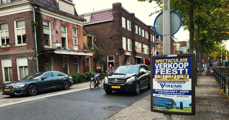 Buitenreclame voor Automotive Sales Event - Virena Autogroep Assen - officieel merkdealer van KIA, Jaecoo en Omoda - september 2025 - 49 verkochte auto's in 1 weekend