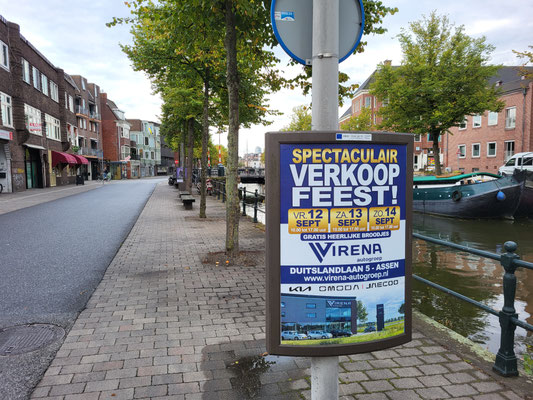 Buitenreclame voor Automotive Sales Event - Virena Autogroep Assen - officieel merkdealer van KIA, Jaecoo en Omoda - september 2025 - 49 verkochte auto's in 1 weekend