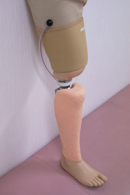 関節のロック／解除ができるタイプの膝。
