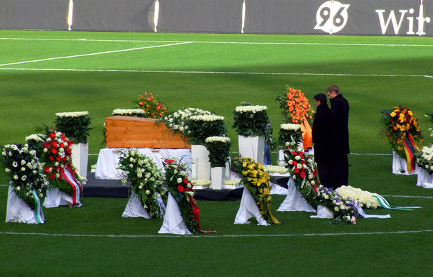 Trauerfeier für Robert Enke in der AWD Arena- Foto by Mirko Klisch