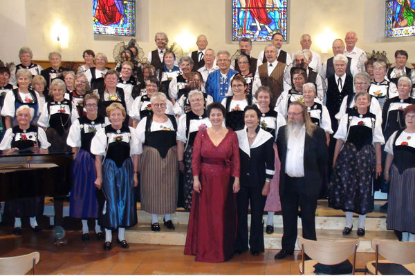  Manuela Garrido mit Trachtenchor Bern Mittelland 2012