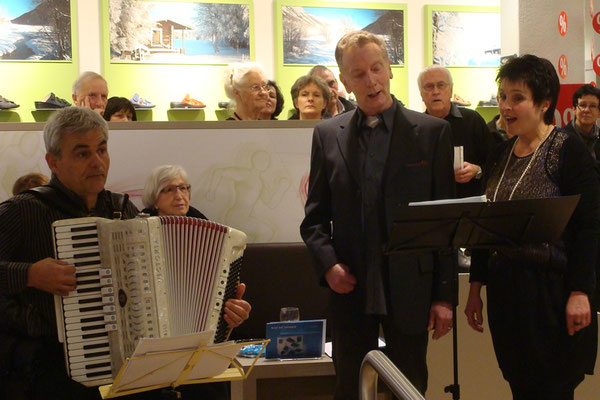 Manuela Garrido + Urs Fehlmann mit Begleitung von Rainer Walker, Akkordeon