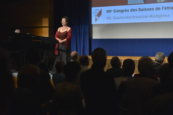 Manuela Garrido, Sopran, Auftritt am Auslandschweizerkongress 2012 in Lausanne