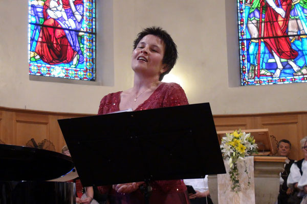 Manuela Garrido mit Trachtenchor Bern Mittelland 2012