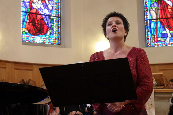 Manuela Garrido mit Trachtenchor Bern Mittelland 2012