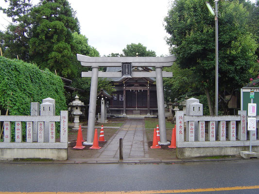 １）ステンレス鳥居：駒木台八幡神社（千葉県）