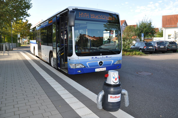 Die „Busschule“ ist da. Herr Robus steht als Dummy natürlich etwas zu weit vorne.