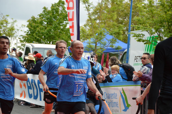 L'arrivée de l'équipe L'ADAPT de Mayenne avec Jean-Luc en premier plan.