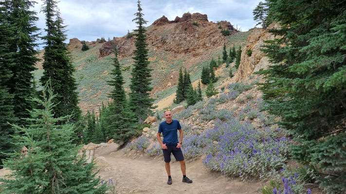 Wanderung zu Bumpass Hell, einem Hydrothermal Gebiet